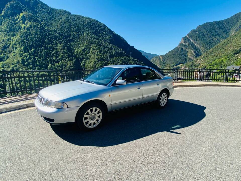 Bild 1/5 von Audi A4 2.4 (1998)