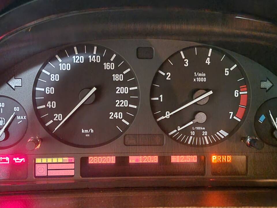 Image 3/58 of BMW 750i (1997)