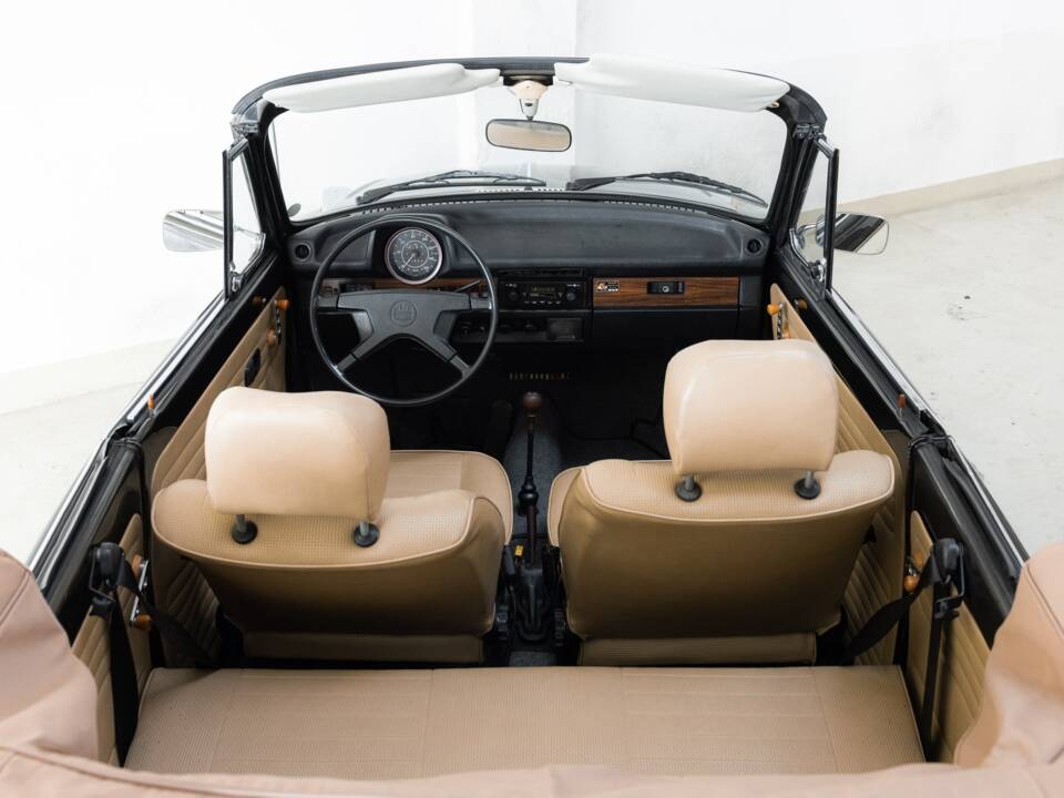 Bild 19/32 von Volkswagen Käfer 1303 LS (1978)