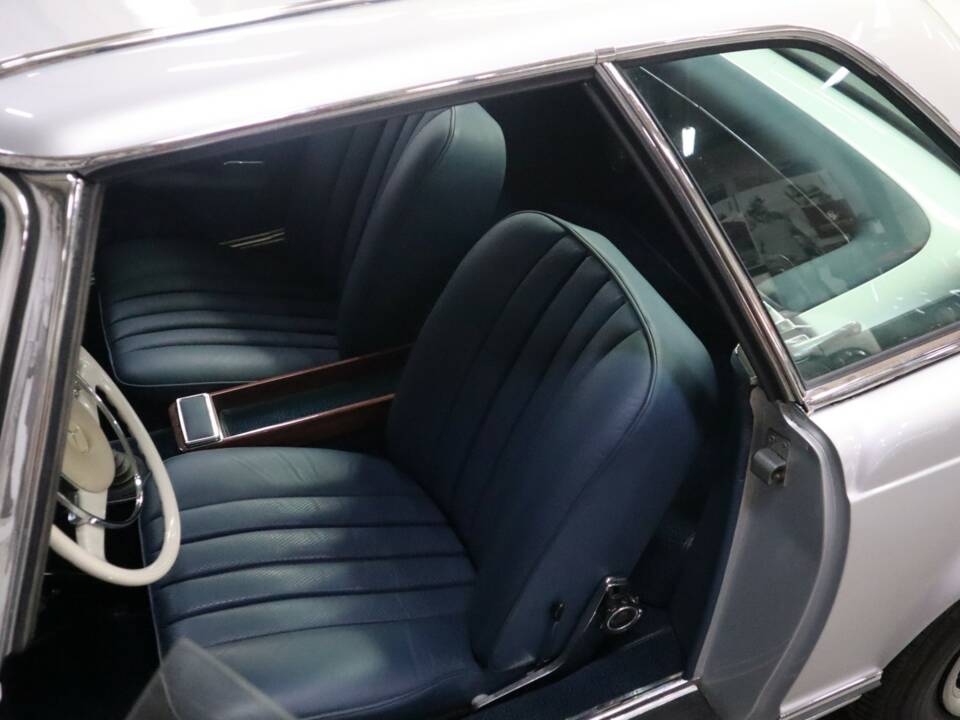 Bild 22/45 von Mercedes-Benz 280 SL (1968)