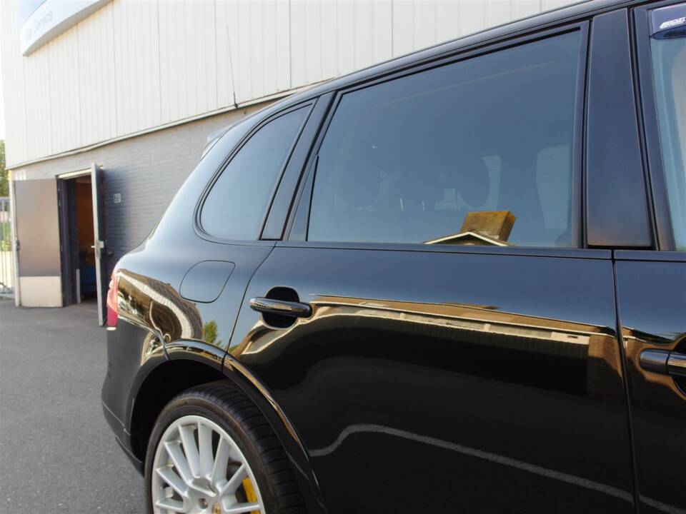 Image 21/98 of Porsche Cayenne GTS (2008)