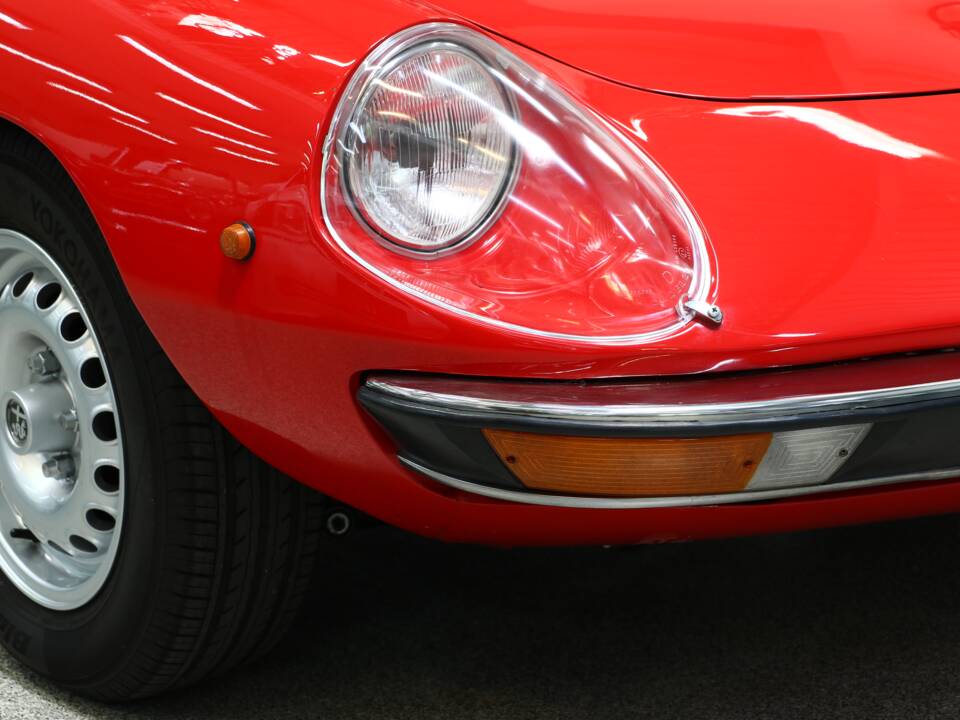 Afbeelding 6/37 van Alfa Romeo 2000 Spider Veloce (1979)