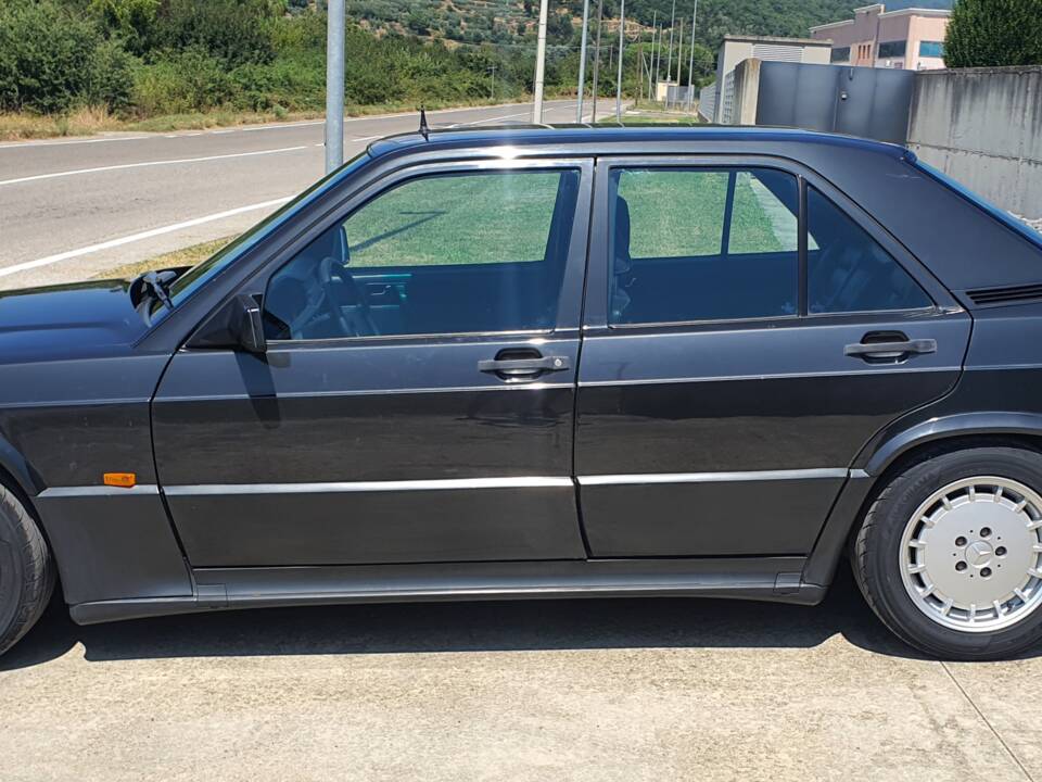 Immagine 8/30 di Mercedes-Benz 190 E 2.5-16 (1989)