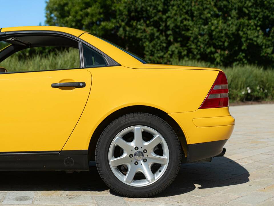 Immagine 28/50 di Mercedes-Benz SLK 200 (1997)