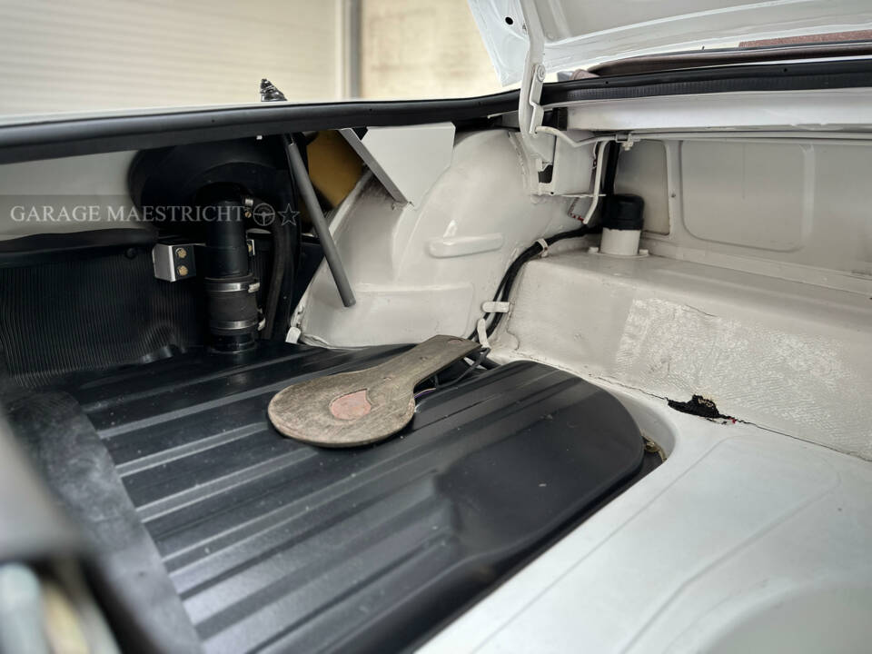 Afbeelding 40/72 van Alfa Romeo 2000 Spider Veloce (1981)