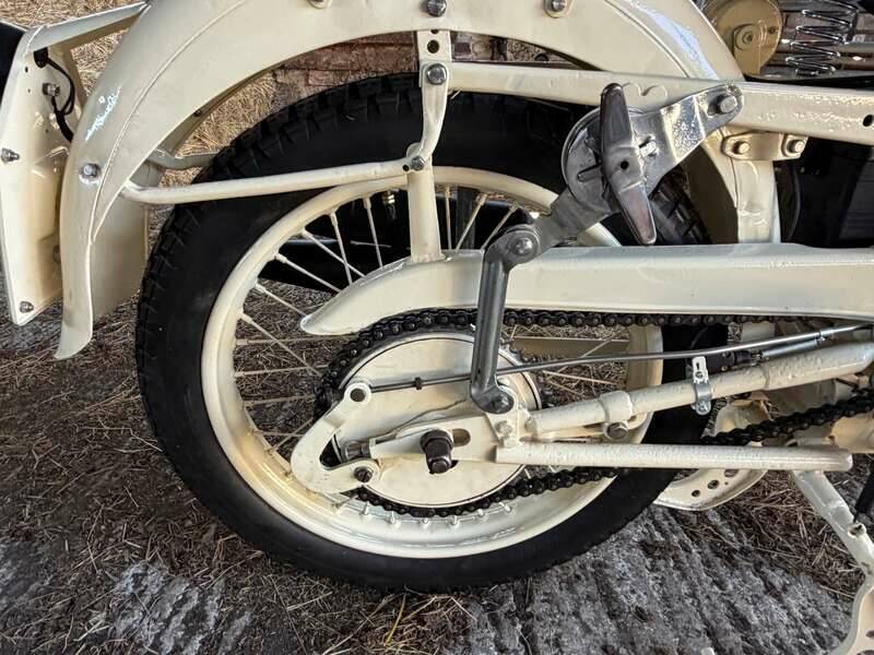 Image 32/40 of Moto Guzzi Alce (1945)
