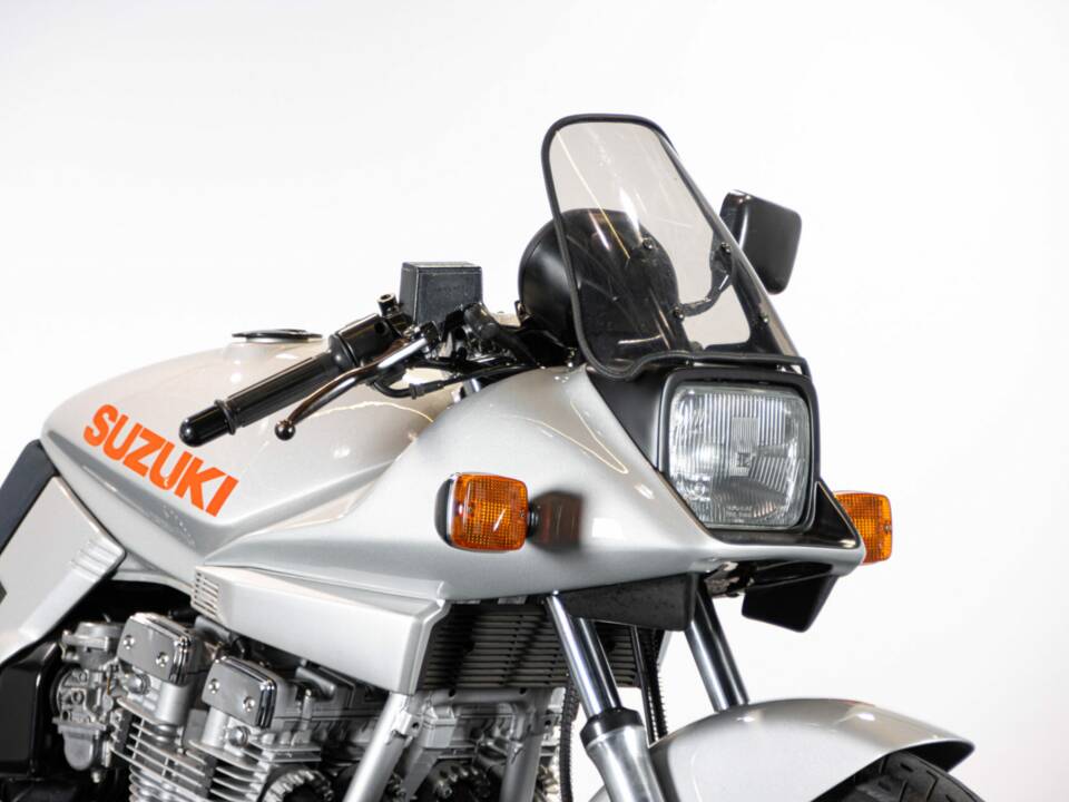 Image 41/50 de Suzuki GSX 750S Katana (1982)