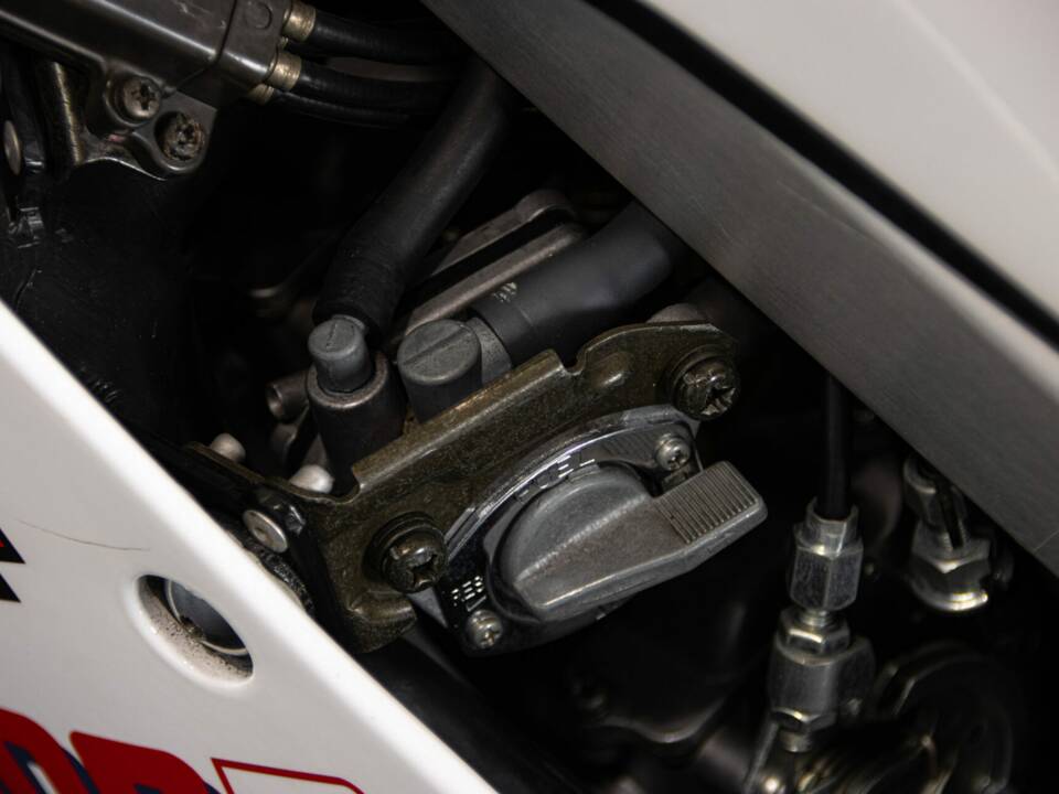 Immagine 40/50 di Yamaha RZV 500 R (1985)