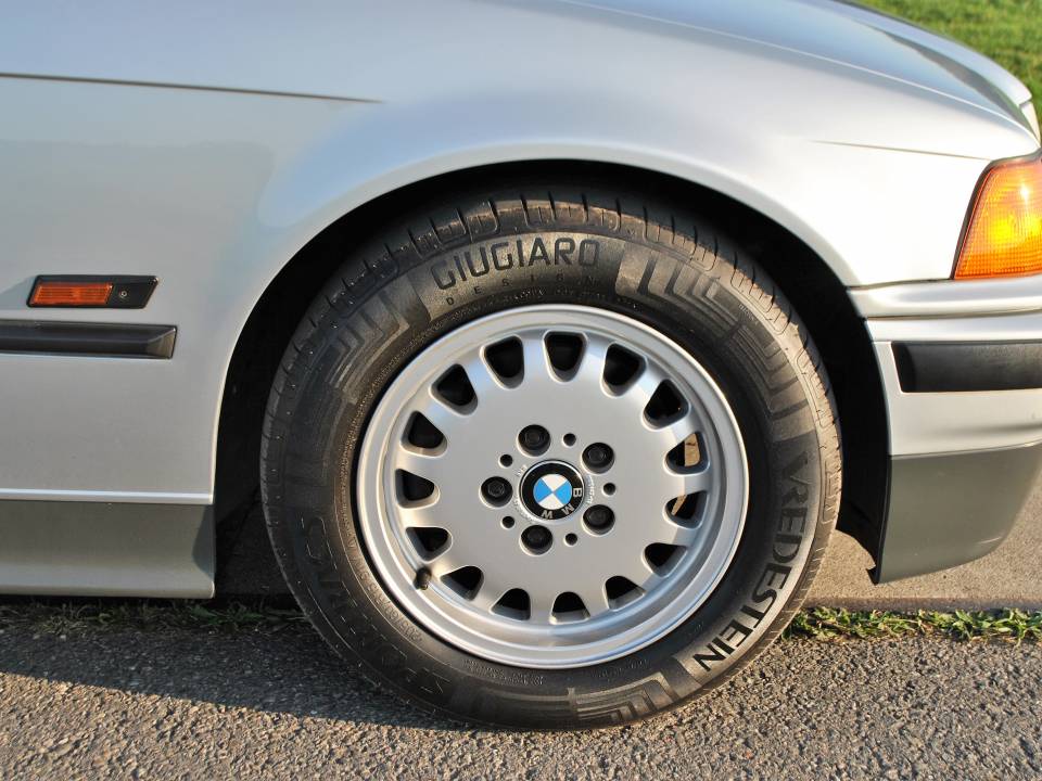 Image 48/50 de BMW 323i (1996)