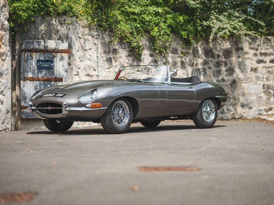 Image 18/50 of Jaguar Type E 3.8 (1963)
