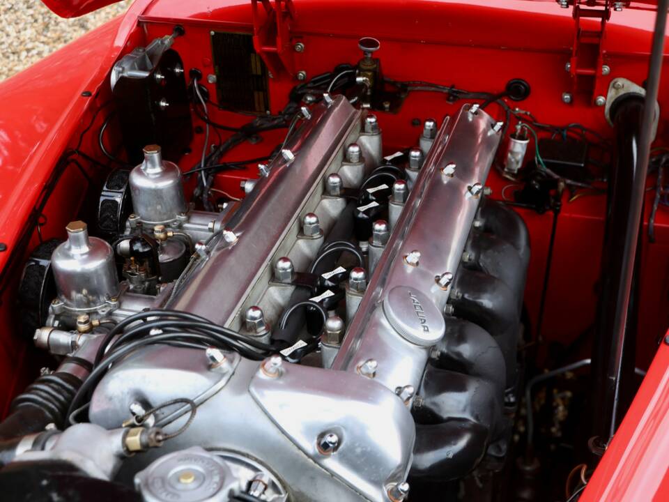 Image 30/50 of Jaguar XK 120 SE OTS (1954)