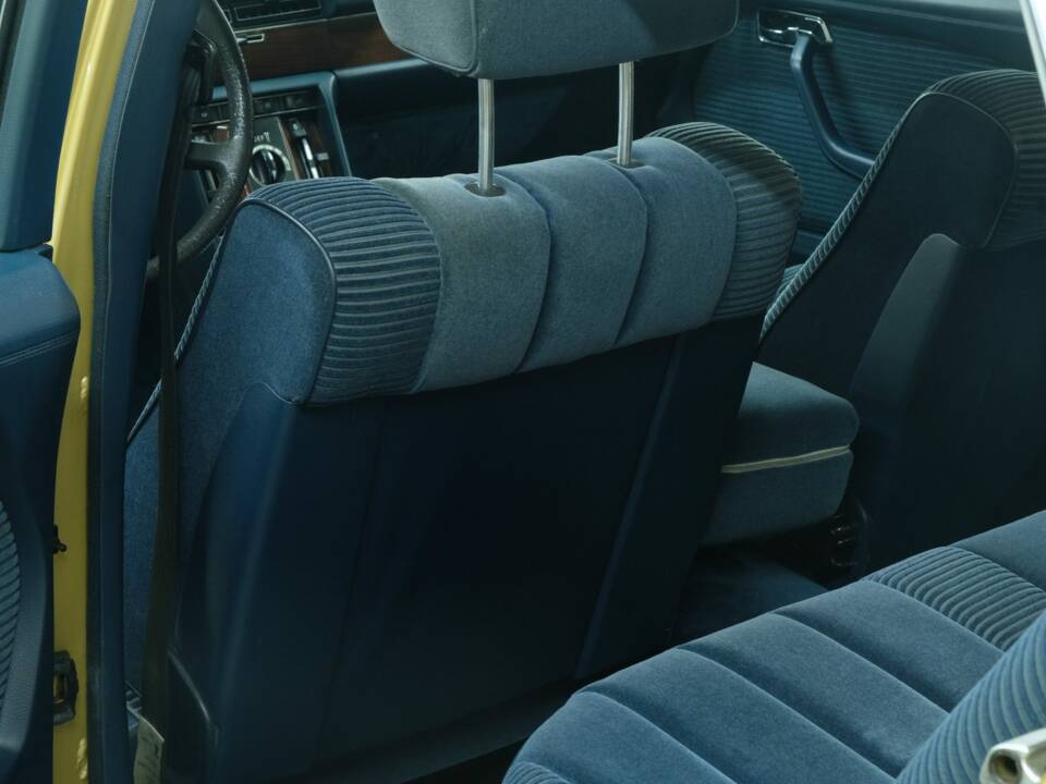 Image 20/76 of Mercedes-Benz 350 SEL (1977)