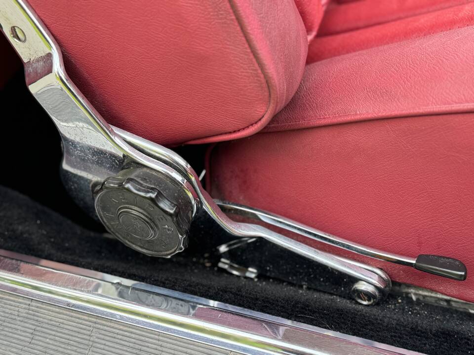 Image 25/132 of Mercedes-Benz 220 SE b (1963)
