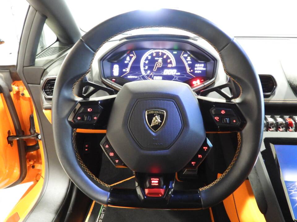 Bild 6/15 von Lamborghini Huracán Evo RWD (2020)