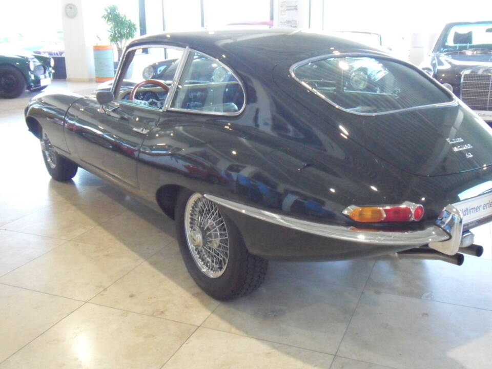 Image 8/34 of Jaguar E-Type (1968)