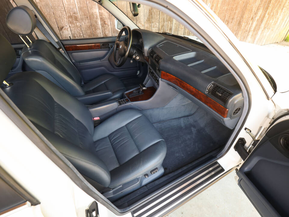 Bild 10/70 von BMW 735i (1991)
