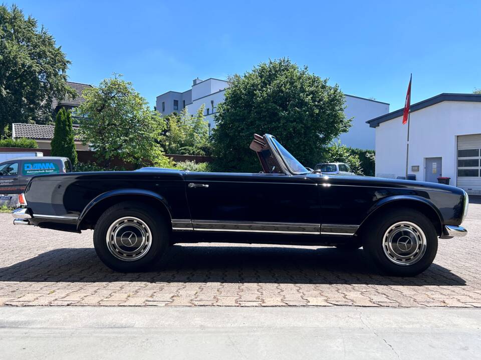 Image 27/36 of Mercedes-Benz 280 SL (1970)