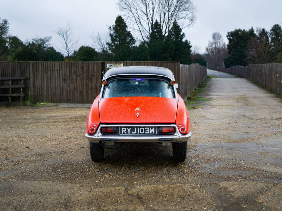 Image 13/24 de Citroën DS 20 A (1973)