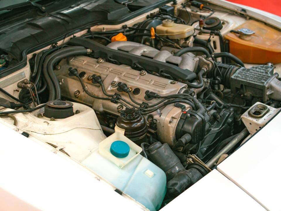 Image 43/45 of Porsche 944 S2 (1989)