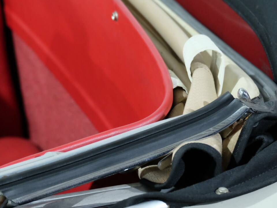 Image 14/31 of Mercedes-Benz 190 SL (1959)