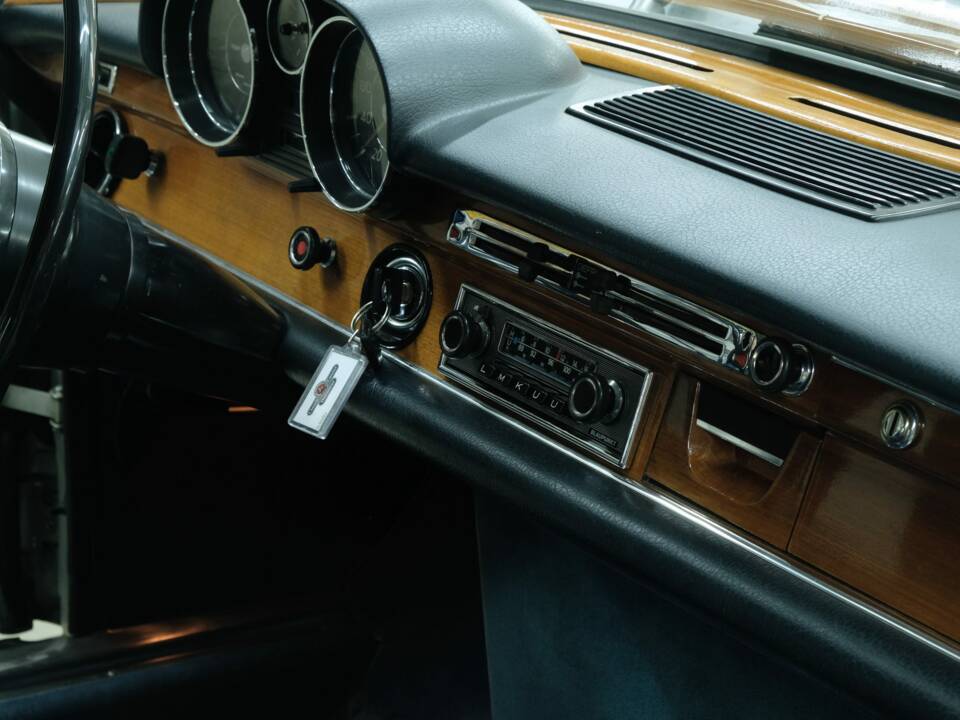 Image 46/50 of Mercedes-Benz 300 SEL 3.5 (1972)