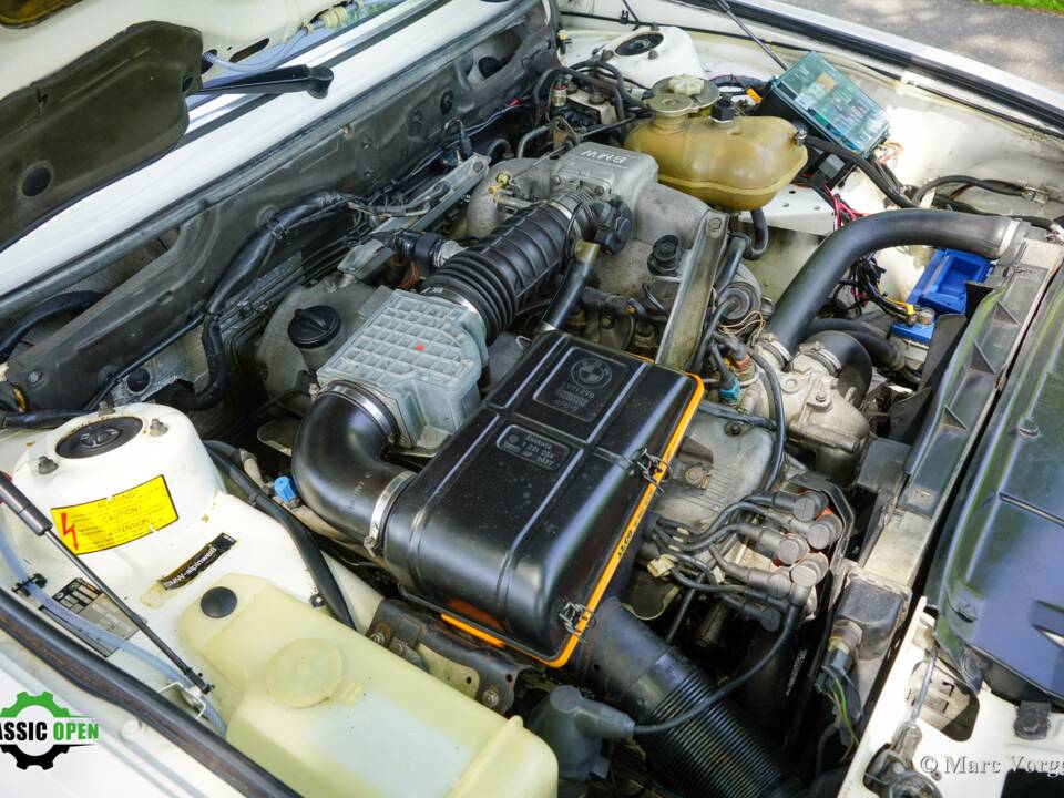 Image 26/51 of BMW M 535i (1985)