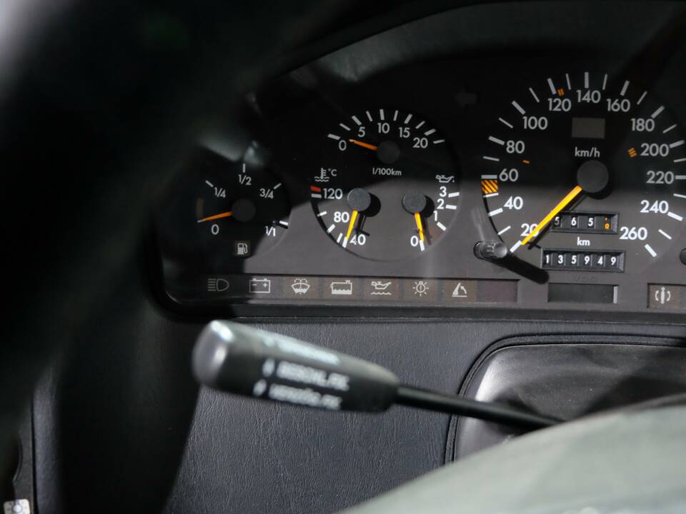 Image 8/33 de Mercedes-Benz 500 SL (1990)