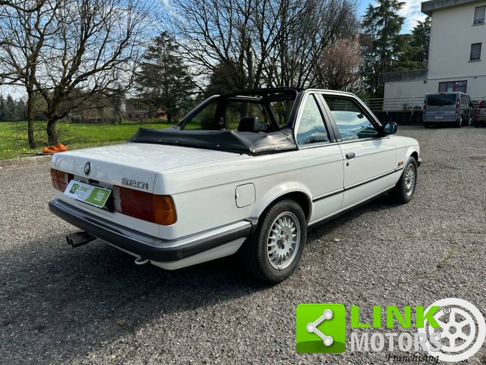 Image 2/10 de BMW 320i Baur TC (1984)