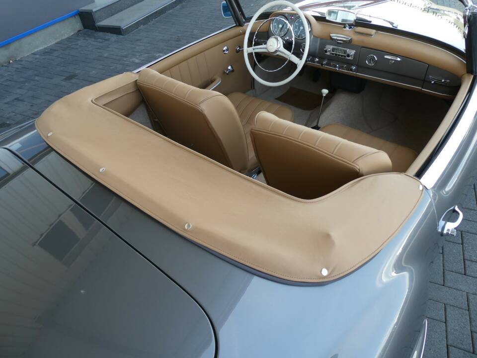 Image 17/30 de Mercedes-Benz 190 SL (1961)
