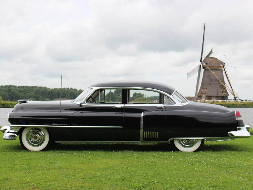 Image 2/23 de Cadillac 60 Special Fleetwood (1951)