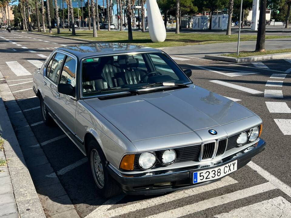 Image 3/36 of BMW 745i (1985)