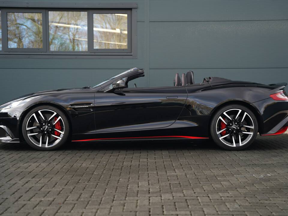 Image 6/50 of Aston Martin Vanquish S Volante (2018)