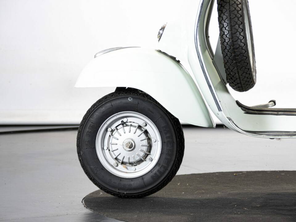 Image 24/50 de Piaggio Vespa 125 Super (1966)
