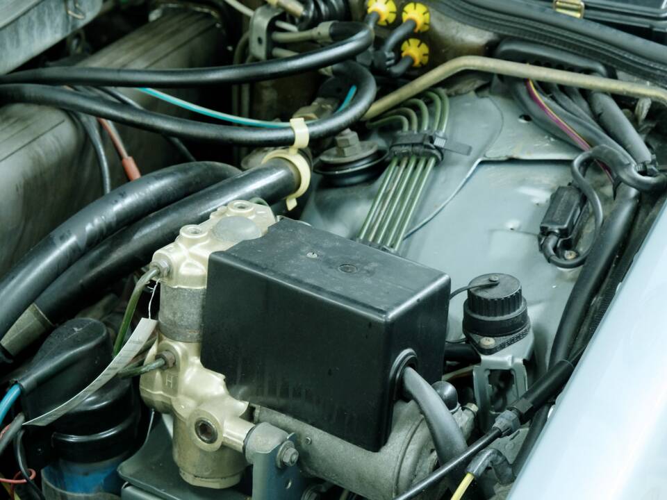 Image 28/50 of Mercedes-Benz 500 SEC (1982)
