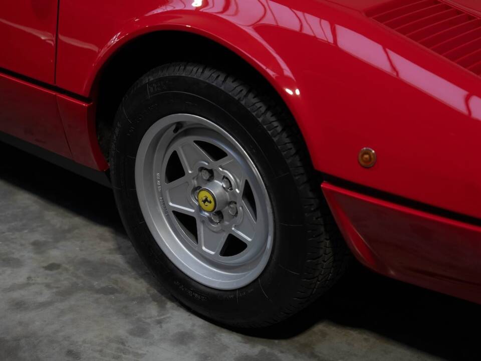 Bild 29/85 von Ferrari 308 GTSi Quattrovalvole (1985)