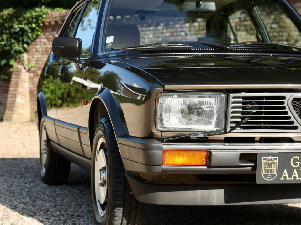 Immagine 35/50 di Alfa Romeo Alfetta 2.0 (1984)