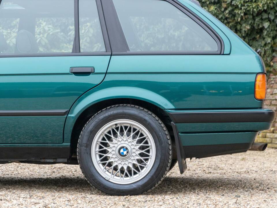 Bild 16/50 von BMW 316i Touring (1993)