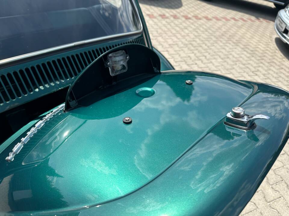 Image 24/92 of Volkswagen Beetle 1600 (1996)