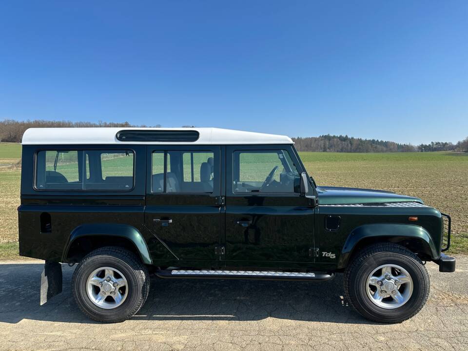 Image 3/47 de Land Rover Defender 110 Td5 (2000)