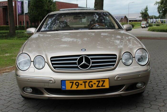 Imagen 6/7 de Mercedes-Benz CL 500 (2000)