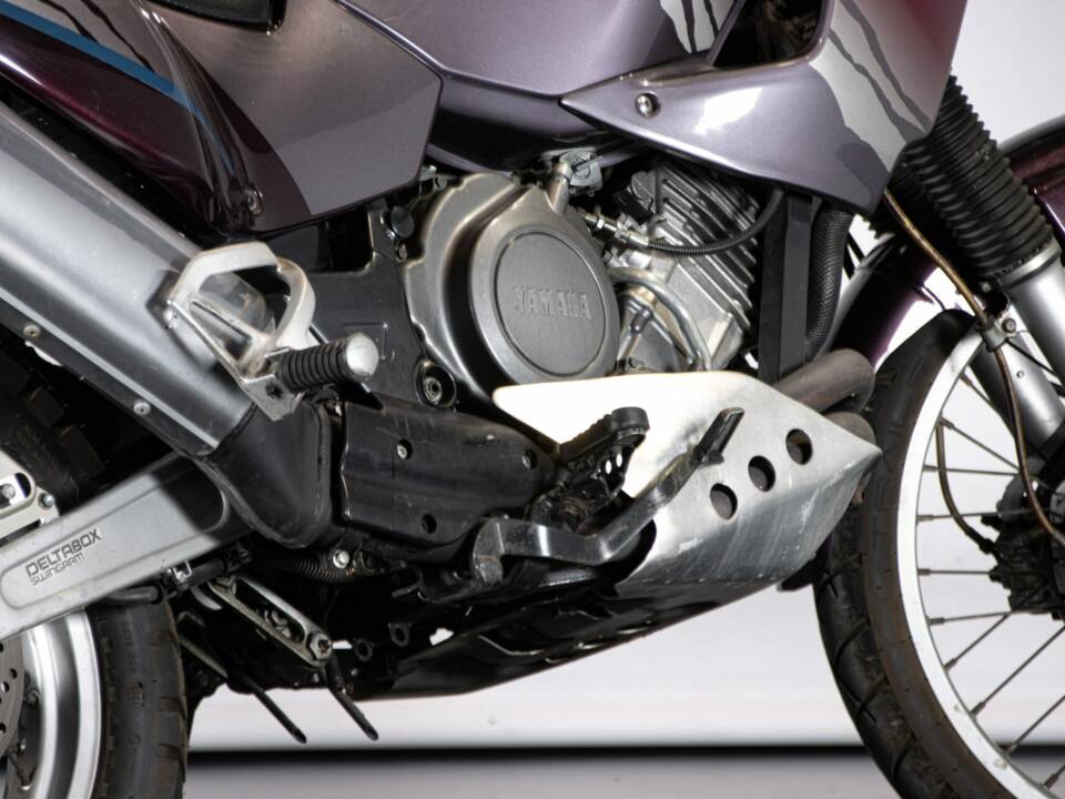 Image 12/50 of Yamaha XTZ 750 SuperTéneré (1990)