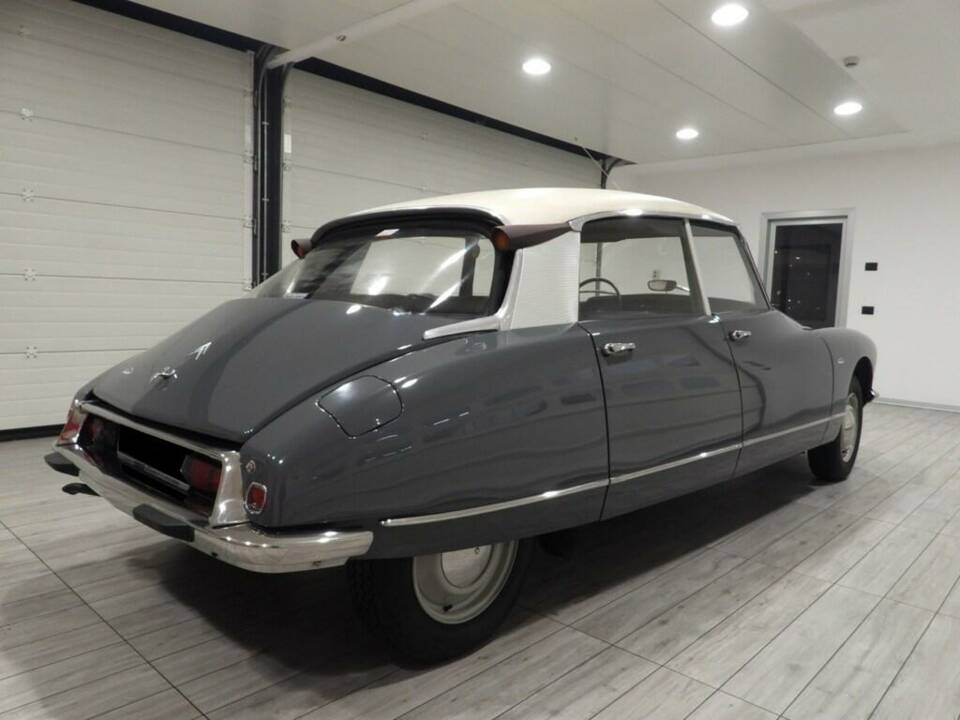 Immagine 4/14 di Citroën ID 19 (1965)