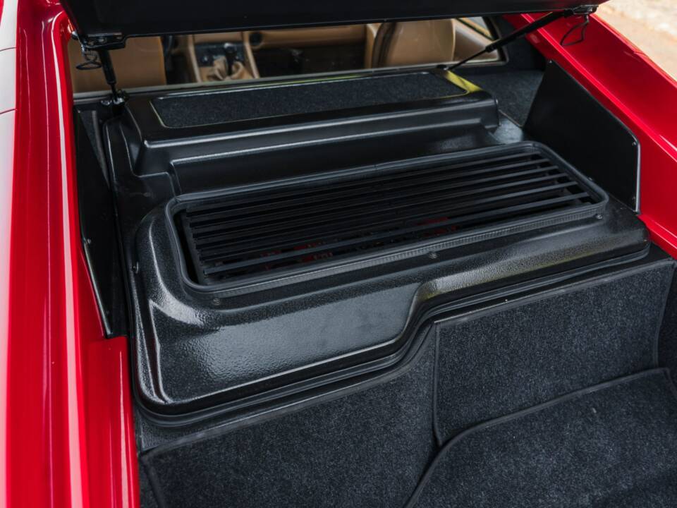 Image 20/22 of Lotus Esprit Turbo HC (1989)
