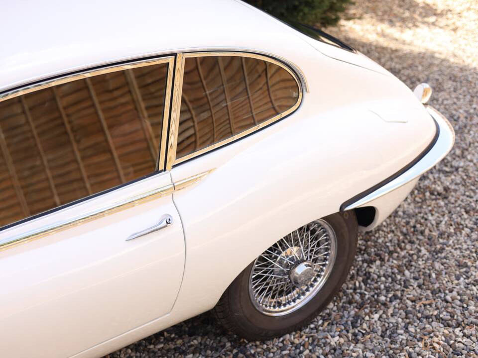 Image 8/50 de Jaguar Type E (2+2) (1970)