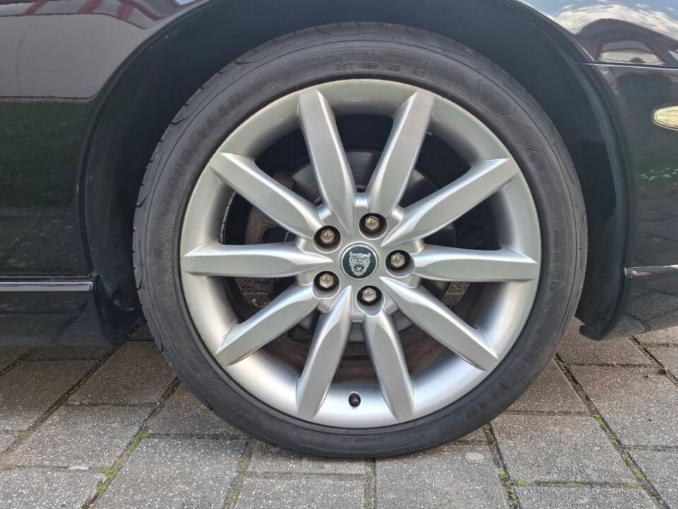 Image 23/23 of Jaguar XK8 4.2 (2005)