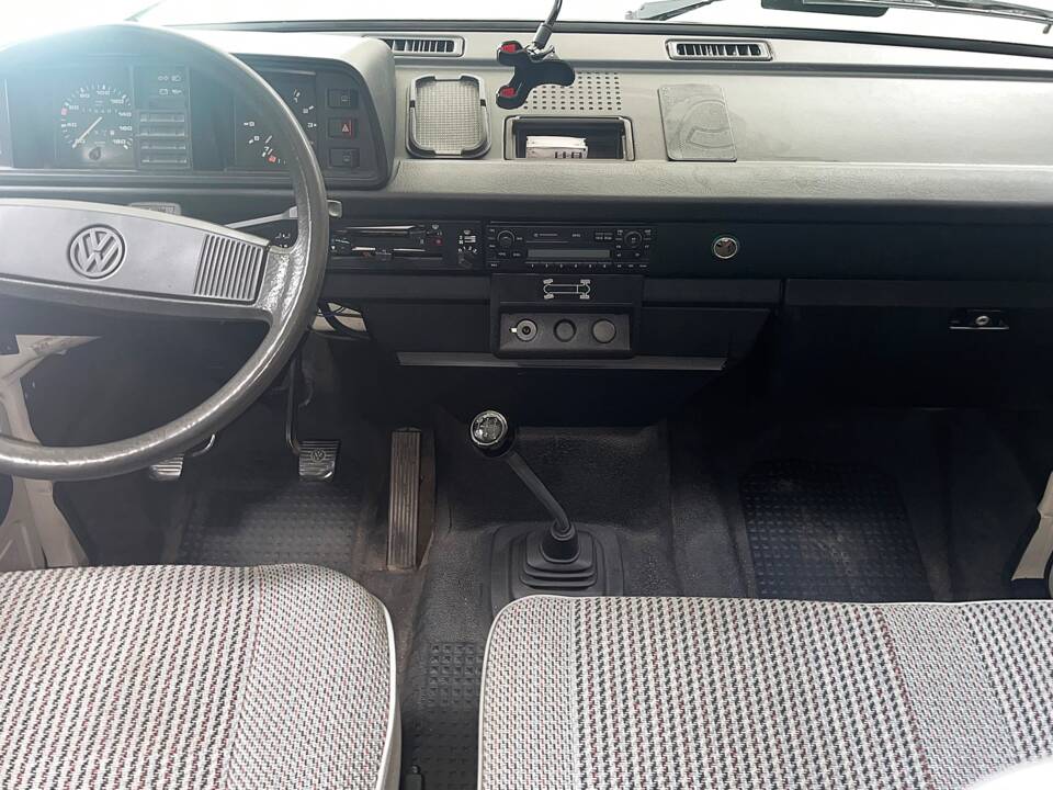 Bild 15/27 von Volkswagen T4 Kastenwagen 2.5 Syncro (1991)