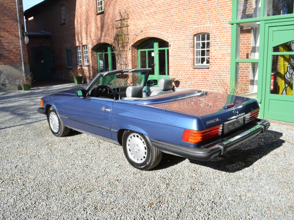 Bild 3/16 von Mercedes-Benz 560 SL (1988)
