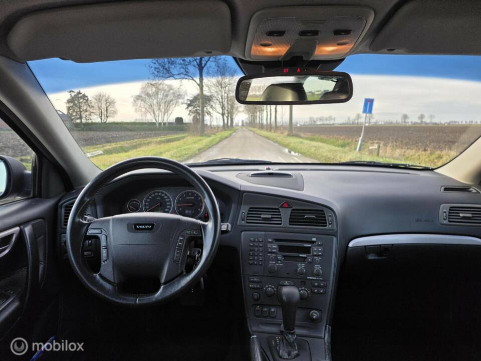 Image 16/33 de Volvo V 70 XC 2.4T (2002)