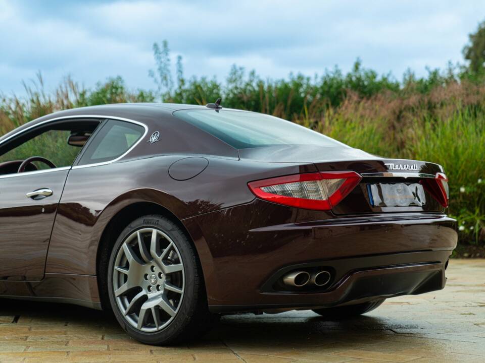 Image 27/50 of Maserati GranTurismo 4.2 (2009)