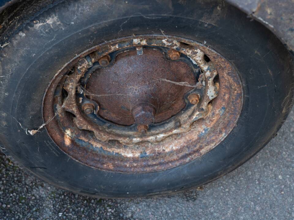 Image 20/134 of Ford V8 (1937)